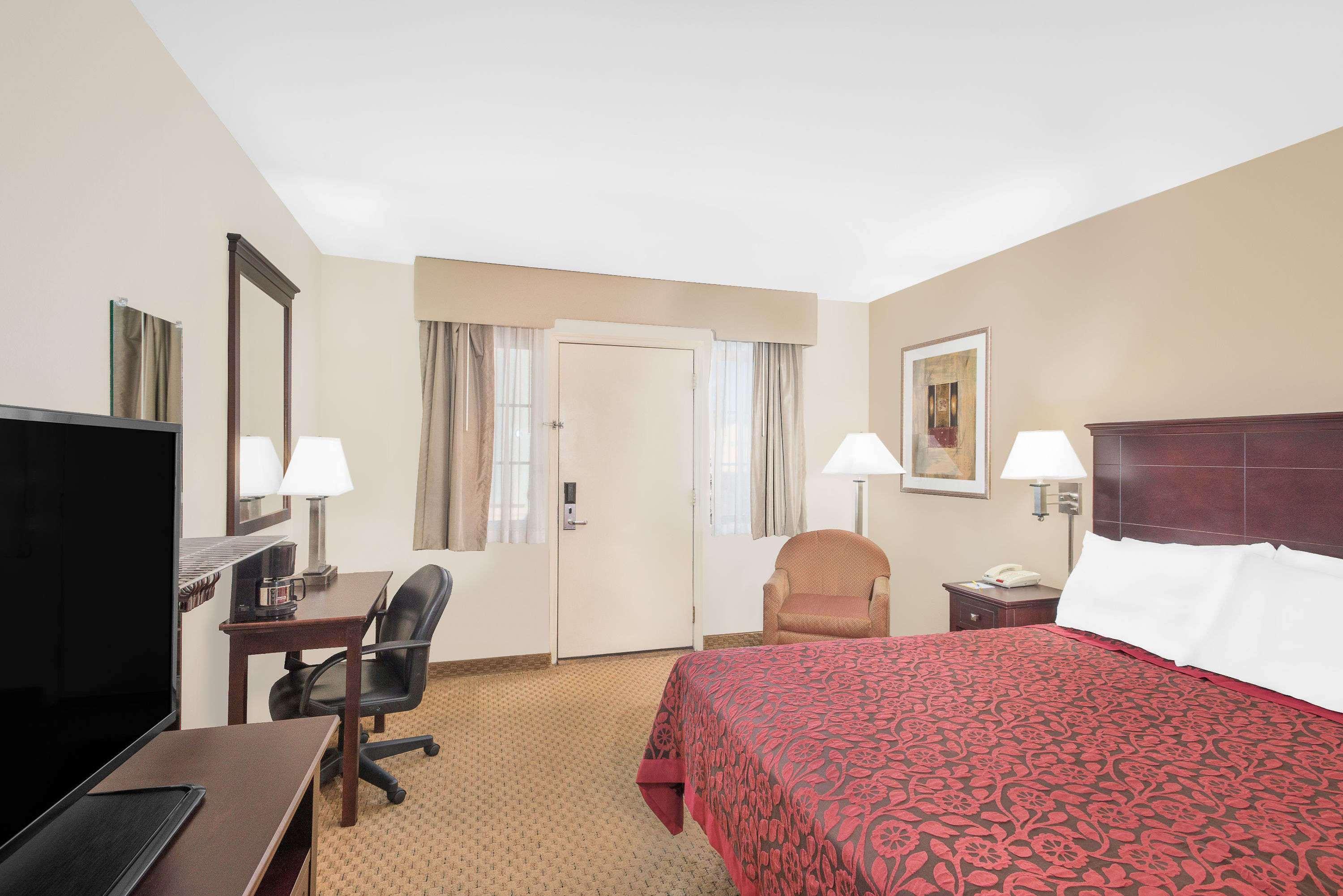 Days Inn By Wyndham Springfield/Phil.Intl Airport מראה חיצוני תמונה
