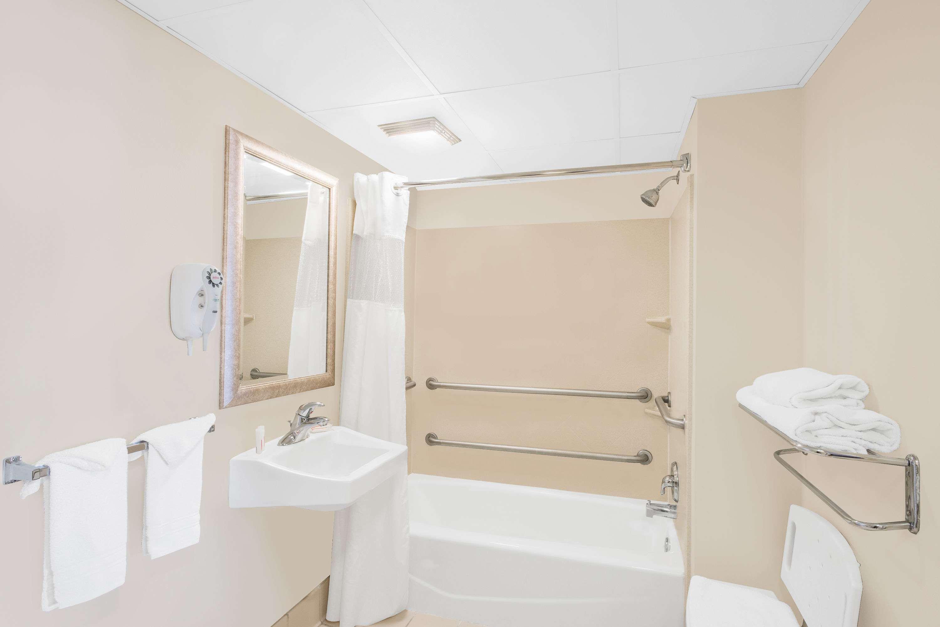 Days Inn By Wyndham Springfield/Phil.Intl Airport מראה חיצוני תמונה