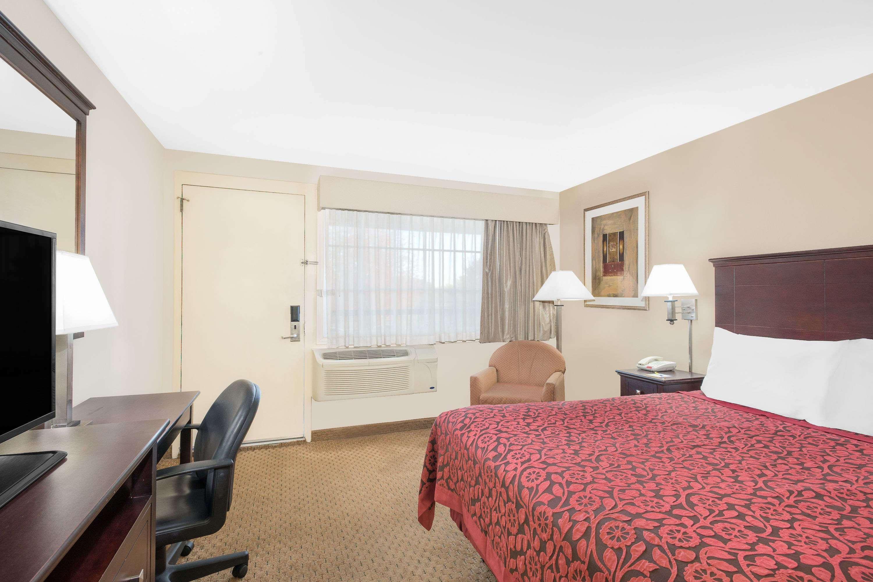 Days Inn By Wyndham Springfield/Phil.Intl Airport מראה חיצוני תמונה