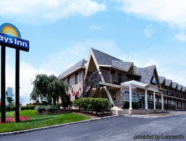 Days Inn By Wyndham Springfield/Phil.Intl Airport מראה חיצוני תמונה