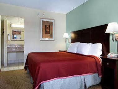 Days Inn By Wyndham Springfield/Phil.Intl Airport מראה חיצוני תמונה